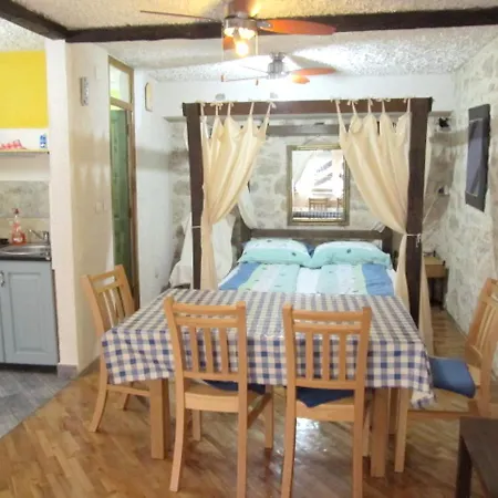 Betina 32 M² Terrace